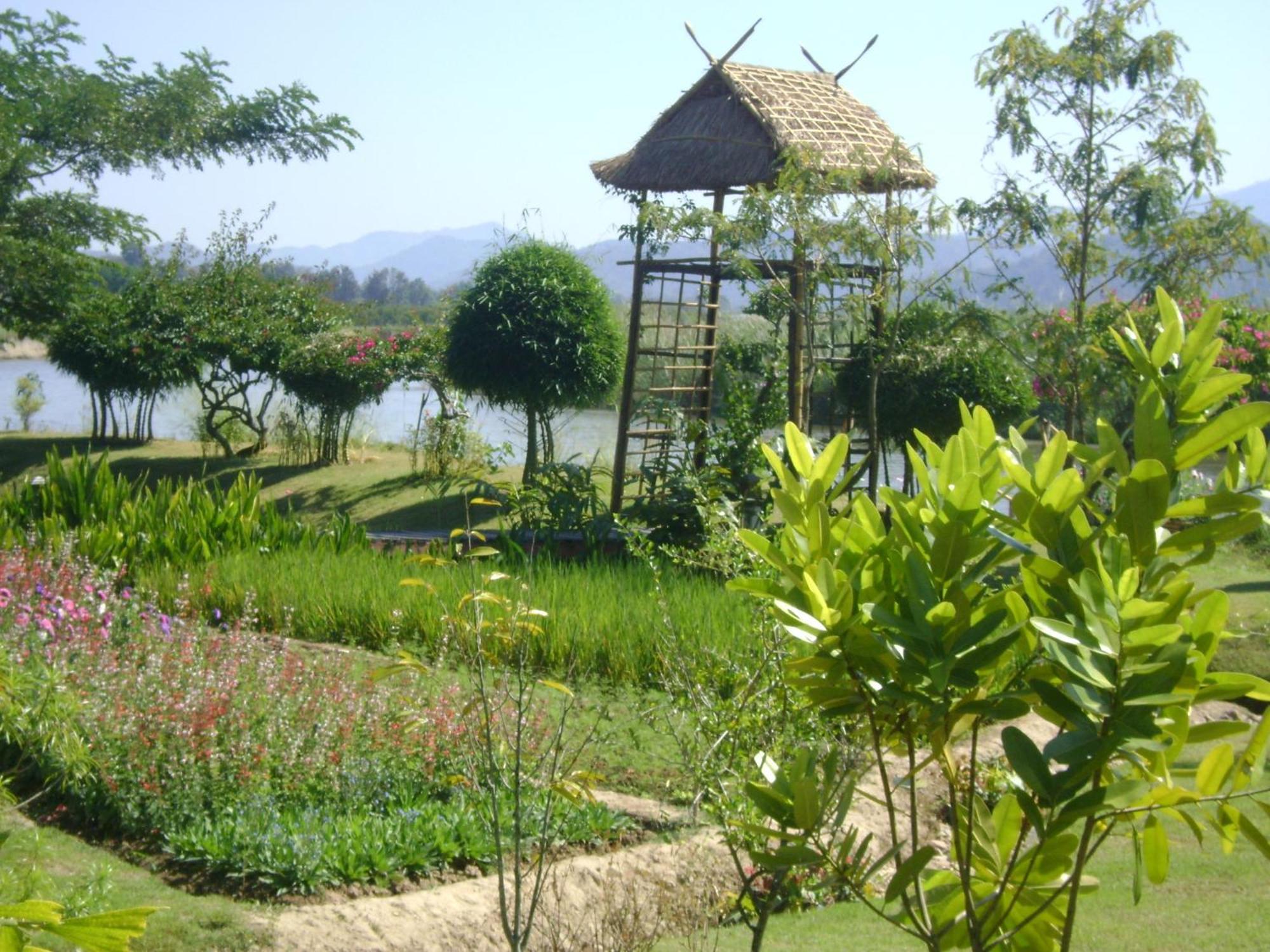 Maekok River Village Resort Mae Ai Exterior foto
