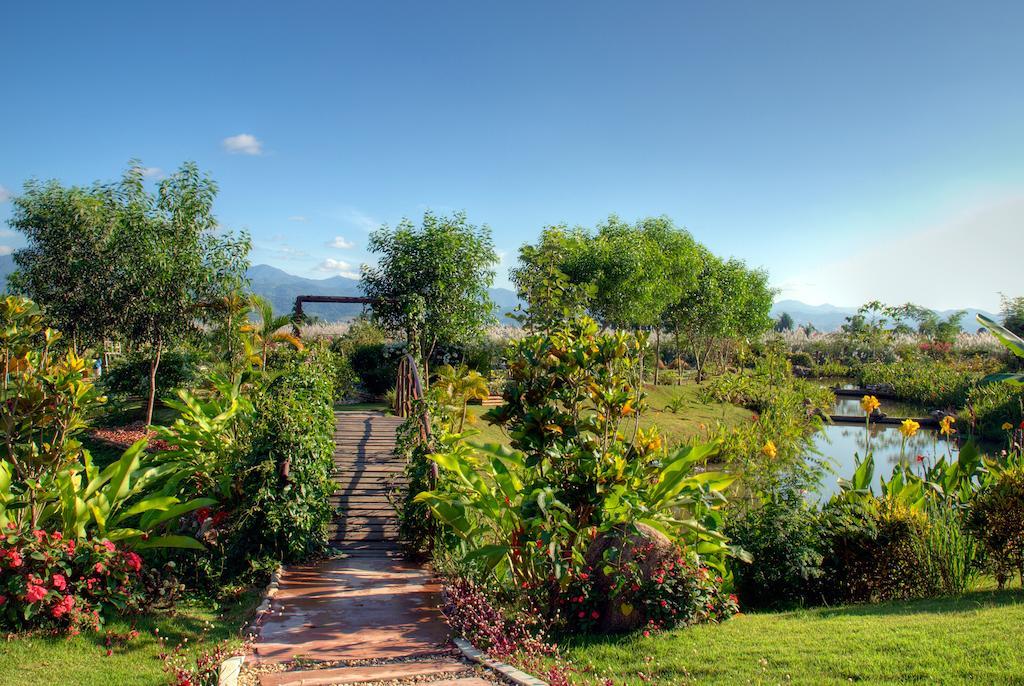 Maekok River Village Resort Mae Ai Exterior foto